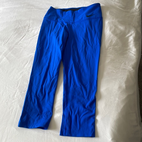 Nike cropped leggings - Picture 1 of 3